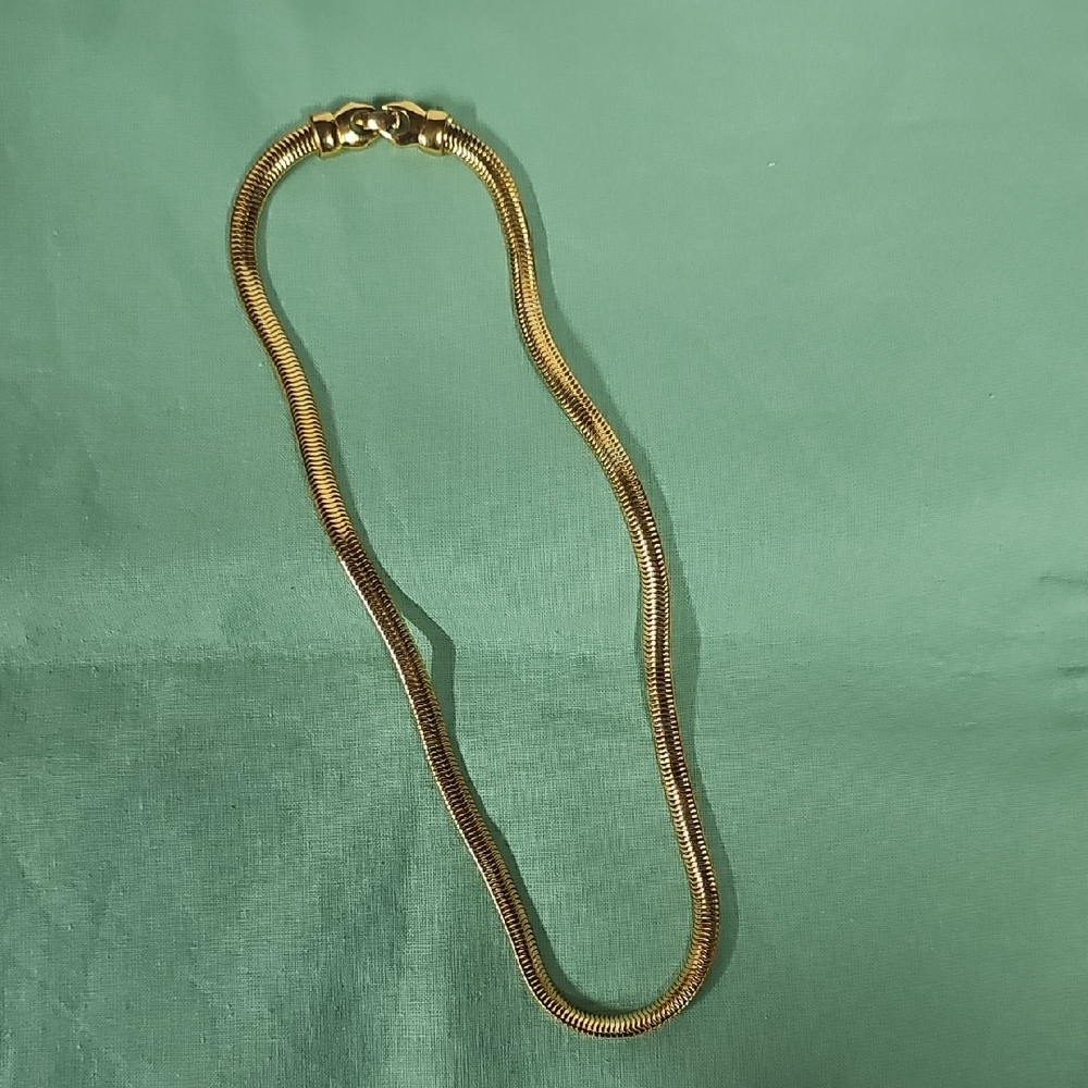 Elegant Gold Necklace